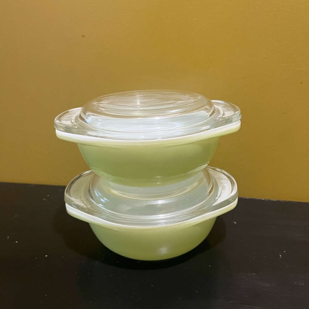 Vintage Pyrex lime 024 casseroles - set of 2